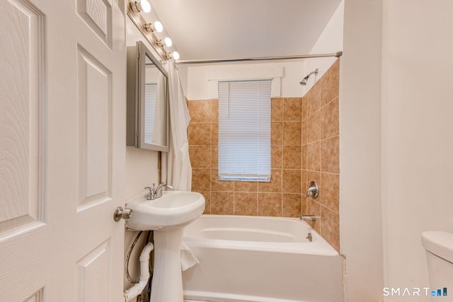 152 Oak Street 3S, New Britain, CT 06051