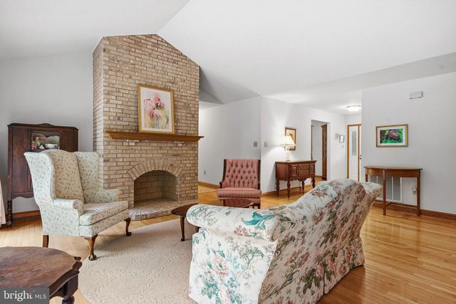11600 FARM DR, La Plata, MD 20646
