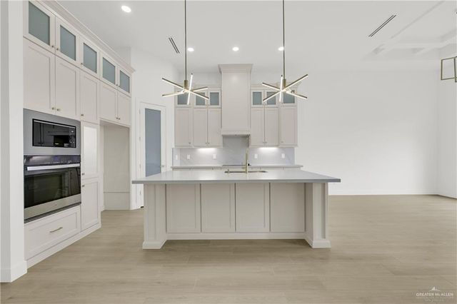 4716 S Waterford Avenue, Edinburg, TX 78539