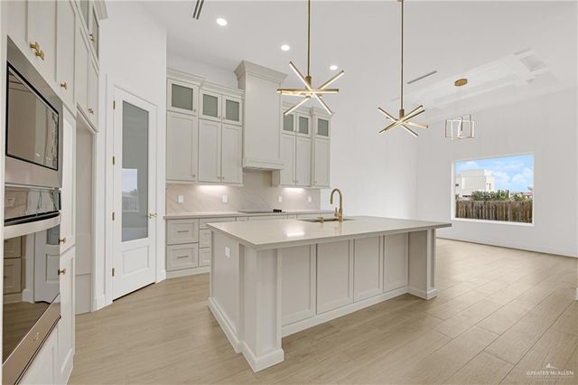 4716 S Waterford Avenue, Edinburg, TX 78539