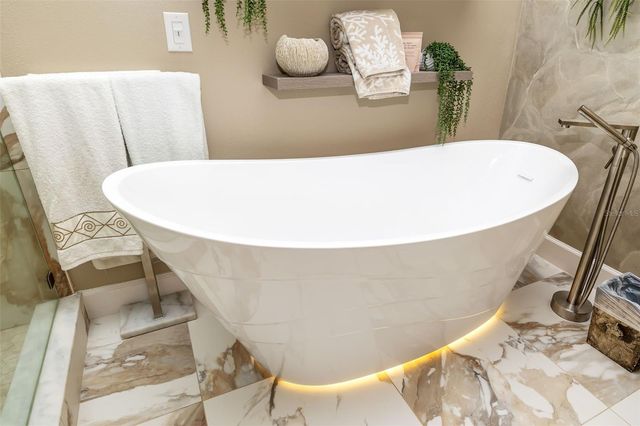 746 EAGLE POINT DRIVE, Venice, FL 34285