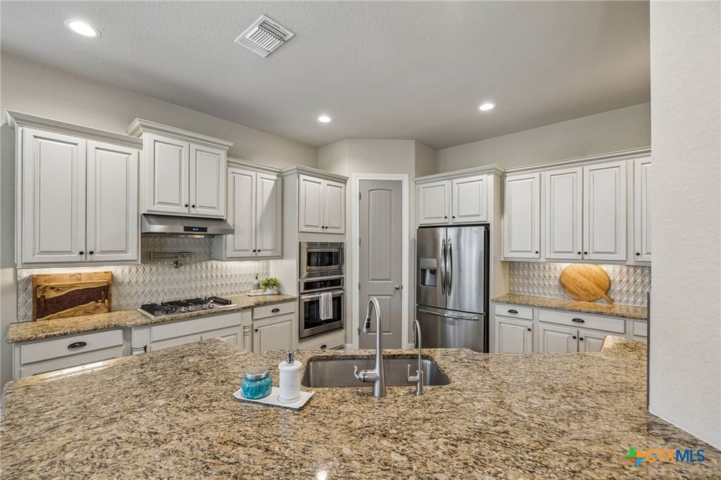 Image 19 of property listing at 2534 Lermann, New Braunfels, TX 78132