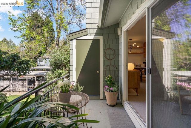 91 Emery Bay Dr, Emeryville, CA 94608