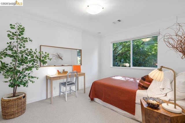 91 Emery Bay Dr, Emeryville, CA 94608