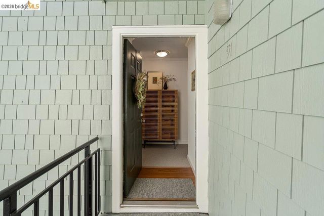 91 Emery Bay Dr, Emeryville, CA 94608
