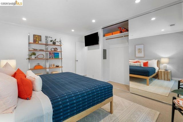 91 Emery Bay Dr, Emeryville, CA 94608