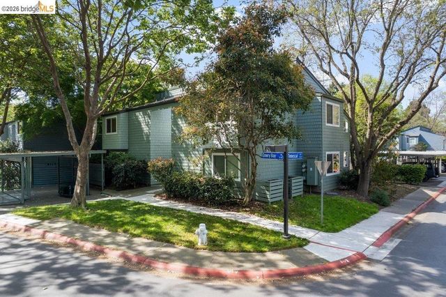 91 Emery Bay Dr, Emeryville, CA 94608