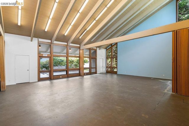 91 Emery Bay Dr, Emeryville, CA 94608