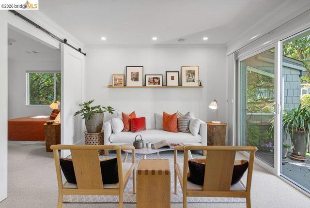 91 Emery Bay Dr, Emeryville, CA 94608