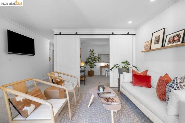 91 Emery Bay Dr, Emeryville, CA 94608