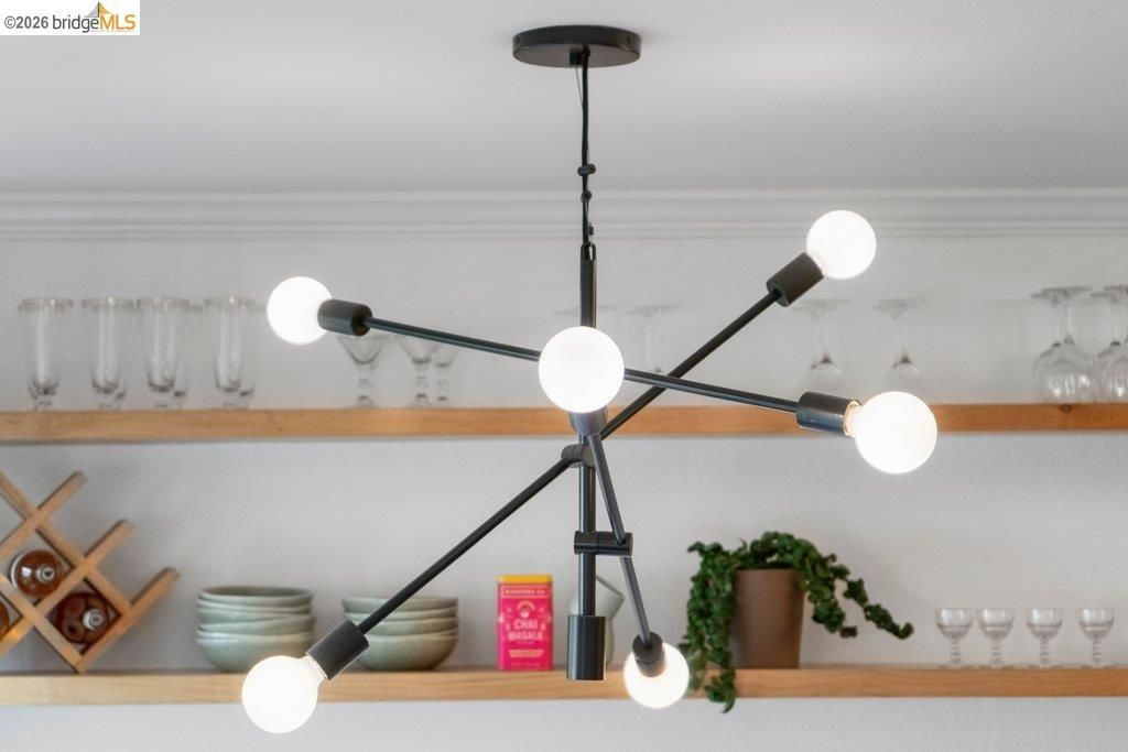 Image 21 of property listing at 91 Emery Bay Dr, Emeryville, CA 94608