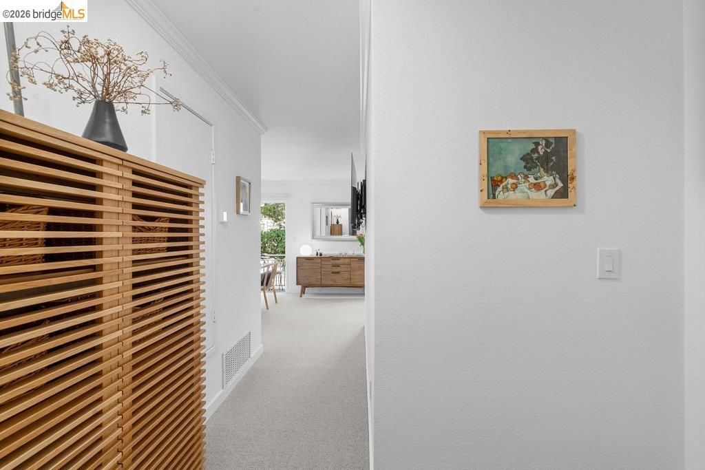 Image 28 of property listing at 91 Emery Bay Dr, Emeryville, CA 94608