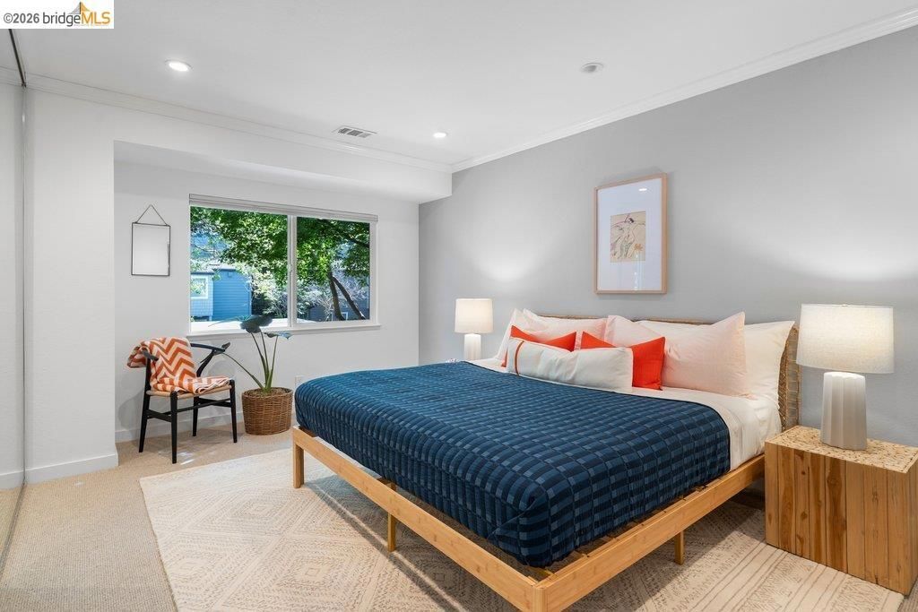 Image 29 of property listing at 91 Emery Bay Dr, Emeryville, CA 94608