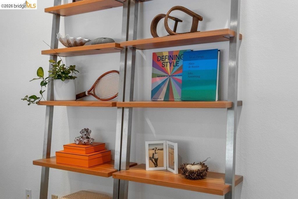 Image 31 of property listing at 91 Emery Bay Dr, Emeryville, CA 94608