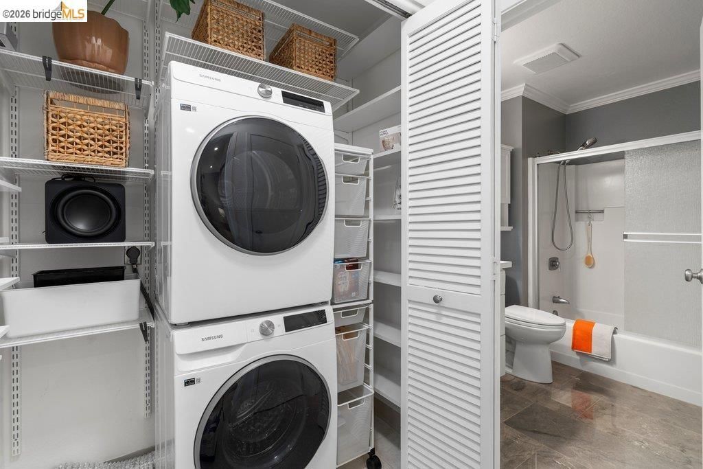 Image 34 of property listing at 91 Emery Bay Dr, Emeryville, CA 94608