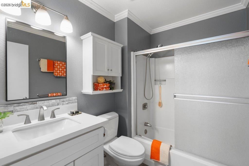 Image 35 of property listing at 91 Emery Bay Dr, Emeryville, CA 94608