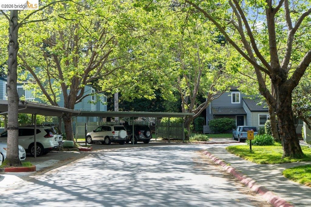 Image 36 of property listing at 91 Emery Bay Dr, Emeryville, CA 94608