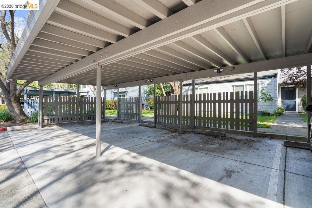 Image 37 of property listing at 91 Emery Bay Dr, Emeryville, CA 94608