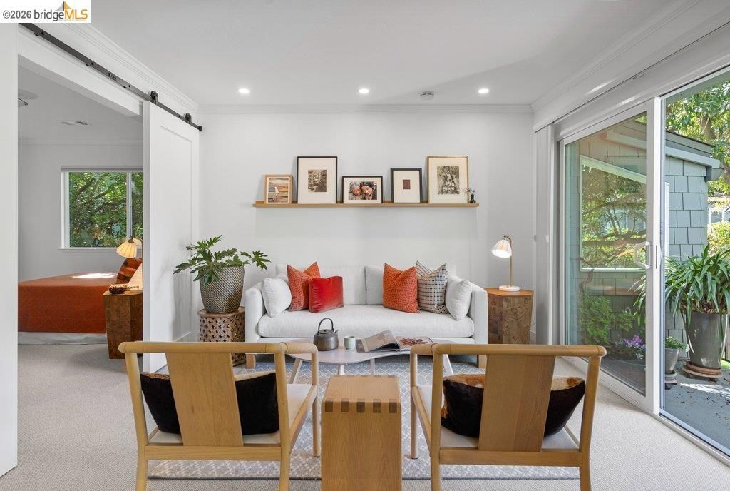 Image 6 of property listing at 91 Emery Bay Dr, Emeryville, CA 94608