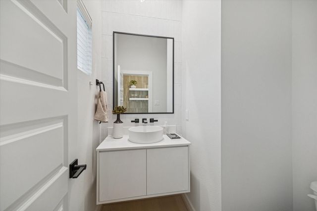 811 Thornton Road B, Houston, TX 77018