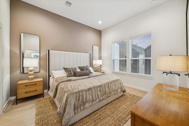 811 Thornton Road B, Houston, TX 77018