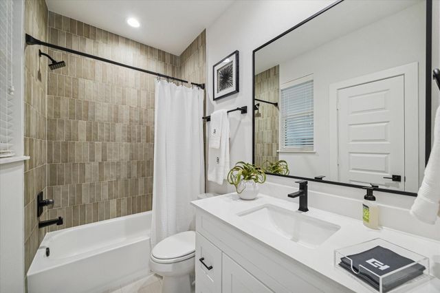 811 Thornton Road B, Houston, TX 77018