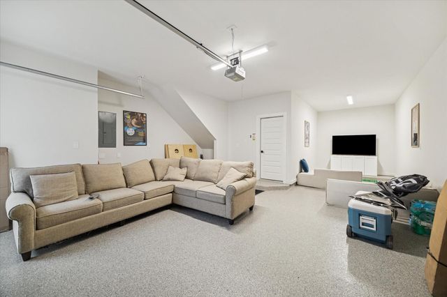 811 Thornton Road B, Houston, TX 77018