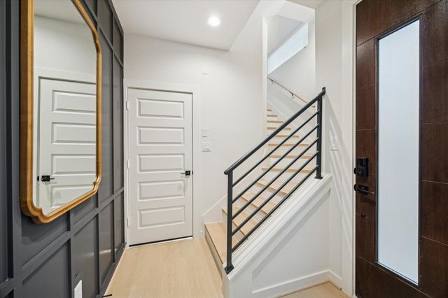 811 Thornton Road B, Houston, TX 77018