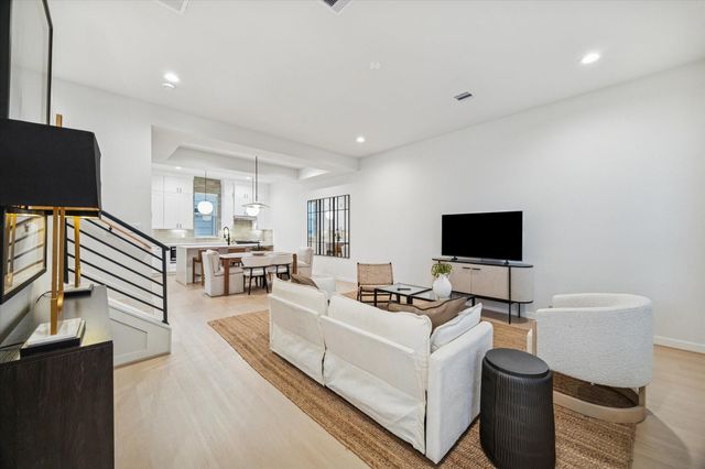 811 Thornton Road B, Houston, TX 77018