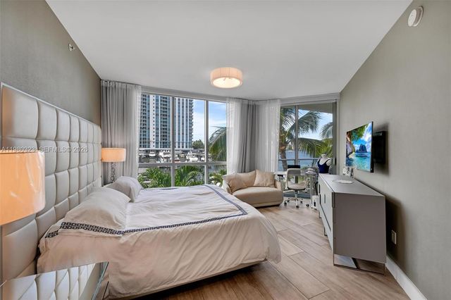 17111 Biscayne Blvd 207, North Miami Beach, FL 33160