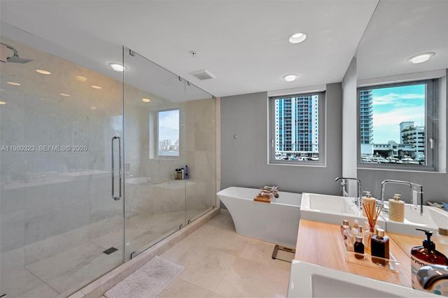 17111 Biscayne Blvd 207, North Miami Beach, FL 33160