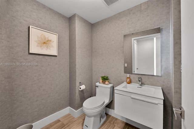 17111 Biscayne Blvd 207, North Miami Beach, FL 33160