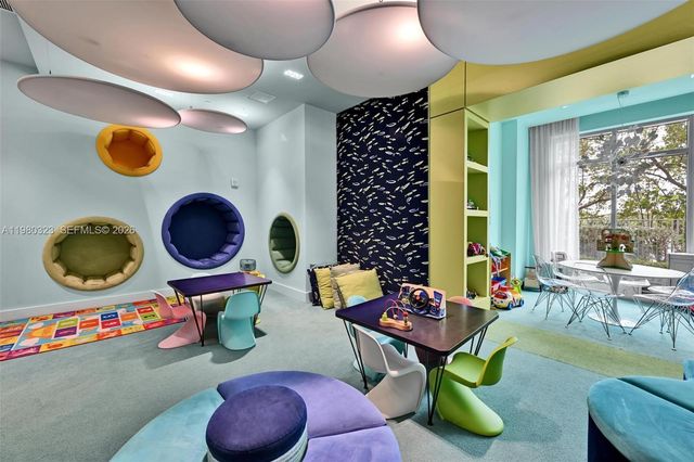 17111 Biscayne Blvd 207, North Miami Beach, FL 33160