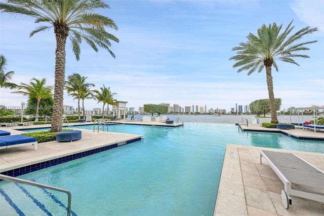 17111 Biscayne Blvd 207, North Miami Beach, FL 33160