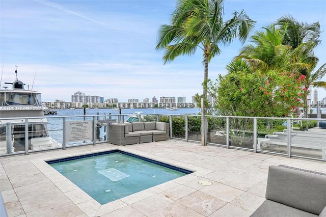 17111 Biscayne Blvd 207, North Miami Beach, FL 33160