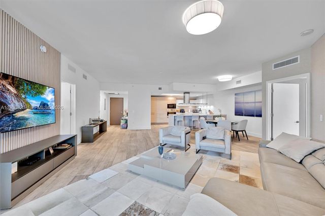 17111 Biscayne Blvd 207, North Miami Beach, FL 33160