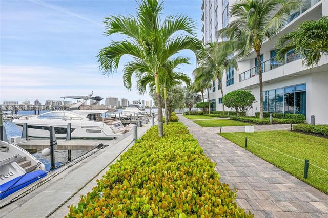 17111 Biscayne Blvd 207, North Miami Beach, FL 33160