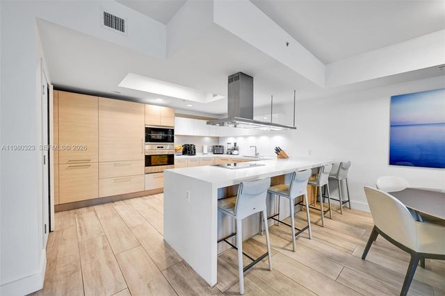 17111 Biscayne Blvd 207, North Miami Beach, FL 33160