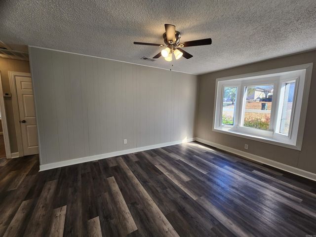 1720 Green Meadow Dr, Little Rock, AR 72204