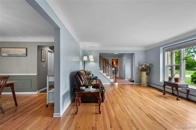 26060 Hidden Lane, Grosse Ile, MI 48138