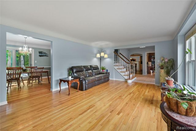 26060 Hidden Lane, Grosse Ile, MI 48138