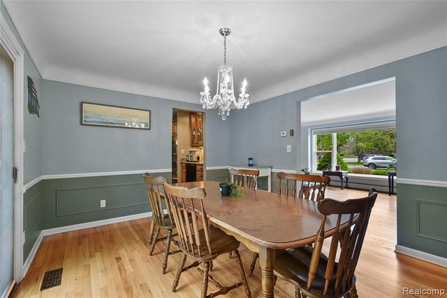 26060 Hidden Lane, Grosse Ile, MI 48138