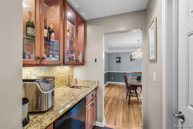26060 Hidden Lane, Grosse Ile, MI 48138