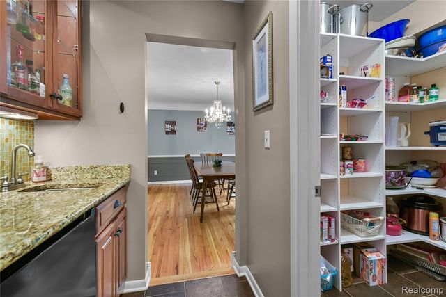 26060 Hidden Lane, Grosse Ile, MI 48138