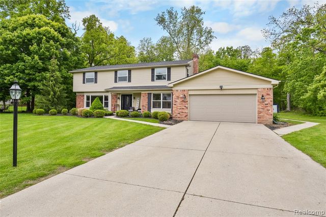 26060 Hidden Lane, Grosse Ile, MI 48138