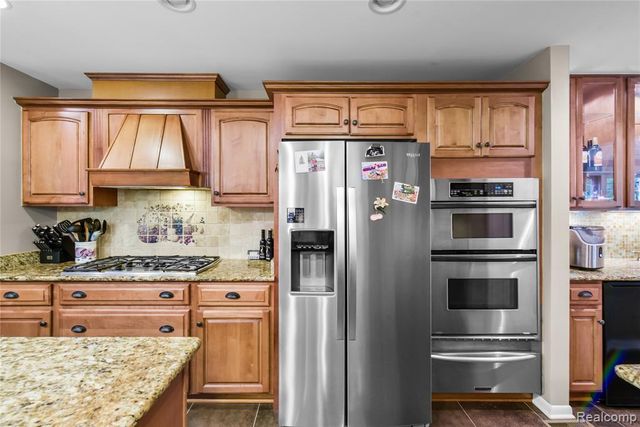 26060 Hidden Lane, Grosse Ile, MI 48138