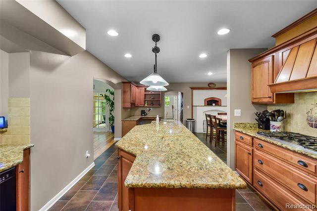 26060 Hidden Lane, Grosse Ile, MI 48138
