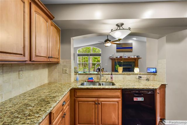 26060 Hidden Lane, Grosse Ile, MI 48138