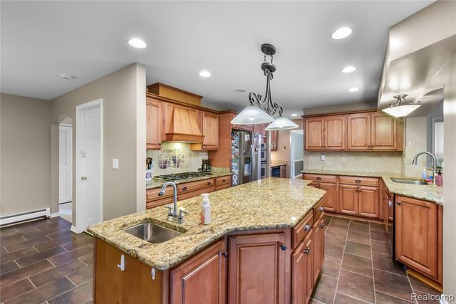 26060 Hidden Lane, Grosse Ile, MI 48138