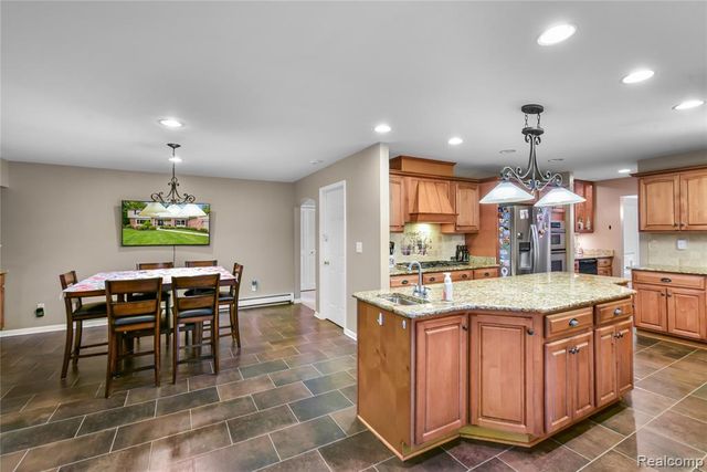 26060 Hidden Lane, Grosse Ile, MI 48138